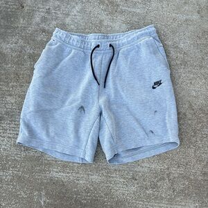 Nike Men's Light Gray Athletic Shorts